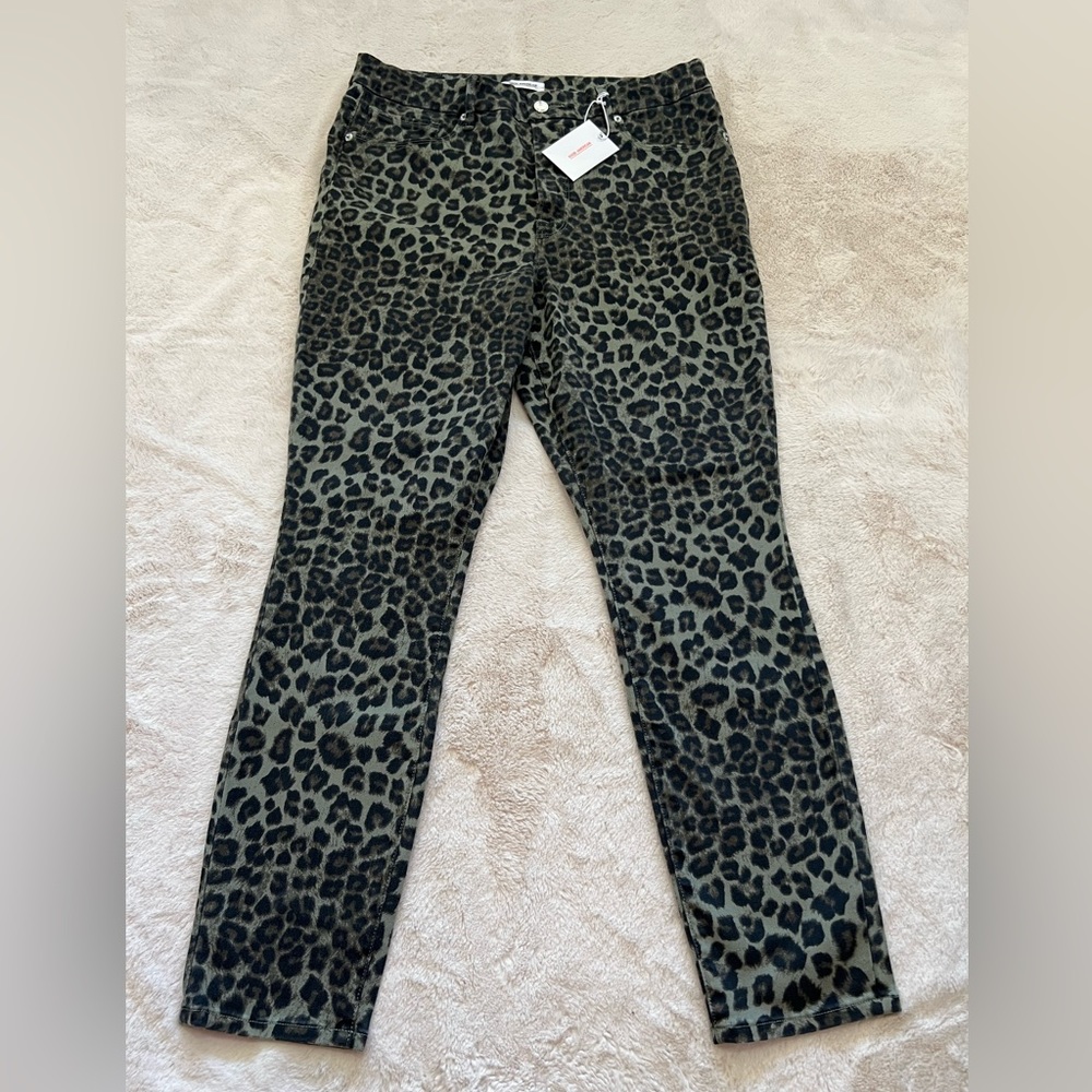 NWT Good American Crop Jeans - Size 33